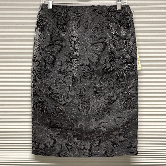 Kenar NWT Metallic Silver Pewter Black Floral Print Pencil Skirt Size 2 - Picture 1 of 8